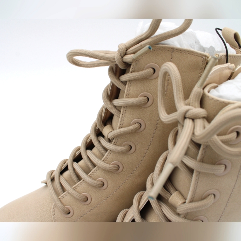 Junior Cream Hiker Heel Boots (Sizes 11, NWT) - Picture 4 of 8